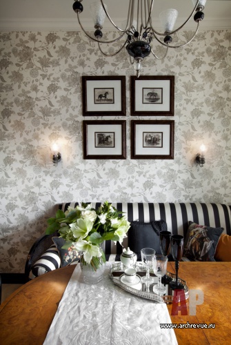 Фото интерьера детали столовой небольшой квартиры в стиле неоклассика