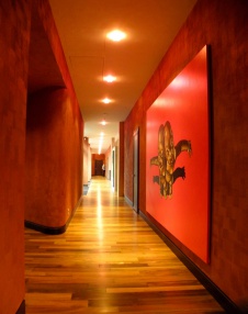 Фото интерьера коридора дома в современном стиле