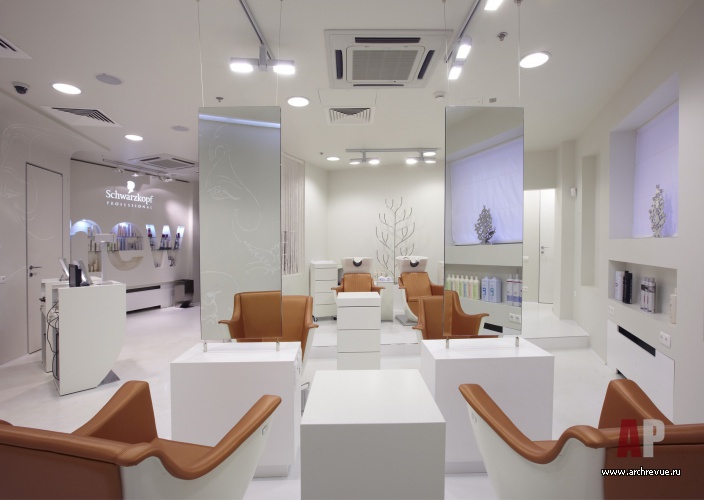 Фото интерьера парикмахерского зала салона красоты в стиле минимализм