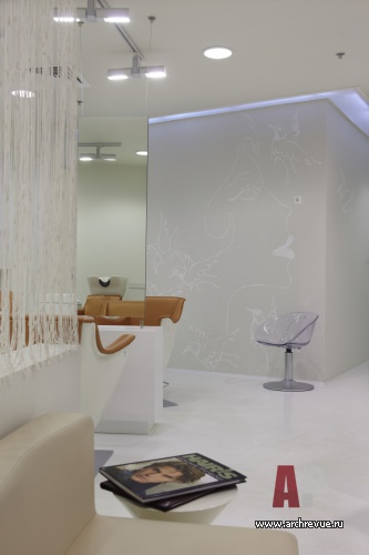 Фото интерьера парикмахерского зала салона красоты в стиле минимализм