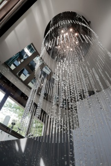 Фото интерьера лестничного холла ресторана в современном стиле