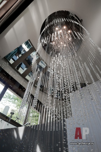 Фото интерьера лестничного холла ресторана в стиле гламур