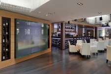 Фото интерьера винотеки ресторана в современном стиле