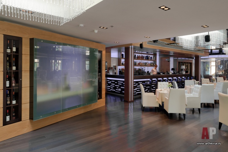 Фото интерьера винотеки ресторана в стиле гламур