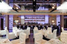 Фото интерьера бара ресторана в современном стиле