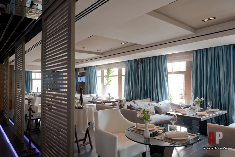Фото интерьера зоны отдыха ресторана в стиле гламур