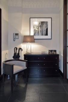 Фото интерьера входной зоны дома в стиле фьюжн