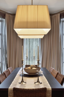 Фото интерьера столовой дома в стиле фьюжн