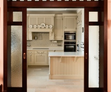 Фото интерьера кухни трехэтажной квартиры