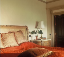 Фото интерьера спальни двухуровневой квартиры