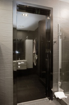 Фото интерьера санузла небольшой современной квартиры