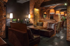 Фото интерьера зала ресторана в современном стиле