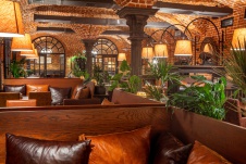 Фото интерьера зала ресторана в современном стиле