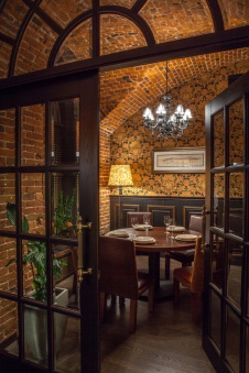 Фото интерьера зала ресторана в современном стиле