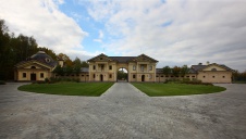 Фото фасада въездного дома