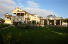 Фото фасада главного дома усадьбы