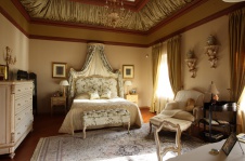 Фото интерьера спальни загородного дома в классике 