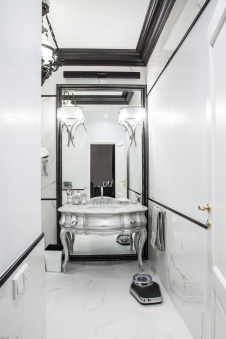 Фото интерьера санузла квартиры в стиле неоклассика