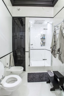 Фото интерьера санузла квартиры в стиле неоклассика