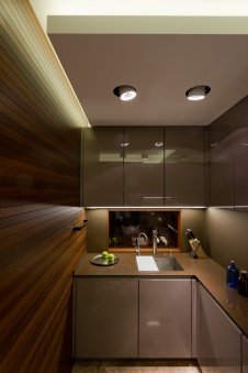 Фото интерьера кухни небольшой квартиры в современном стиле