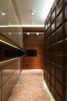 Фото интерьера коридора небольшой квартиры в современном стиле