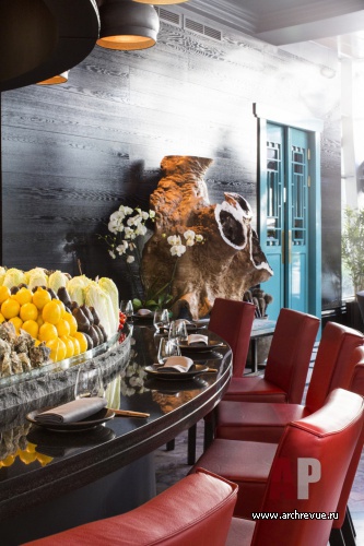 Фото интерьера входной зоны ресторана в восточном стиле