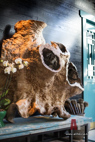 Фото интерьера входной зоны ресторана в восточном стиле