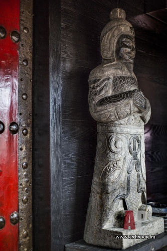 Фото интерьера зала ресторана в восточном стиле