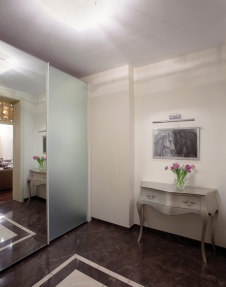 Фото интерьера входной зоны квартиры в современном стиле