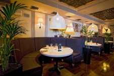 Фото интерьера лаунжа ресторана в стиле кантри