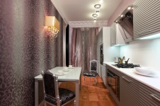 Фото интерьера кухни небольшой квартиры в стиле гламур