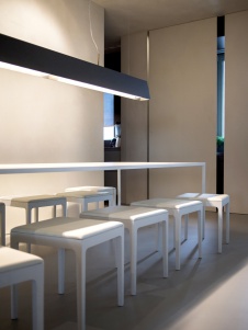 Фото интерьера столовой квартиры в стиле минимализм