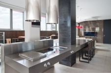 Фото интерьера кухни пентхауса в стиле минимализм
