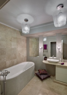 Фото интерьера ванной квартиры в стиле неоклассика
