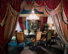 Фото интерьера зала магазина в стиле классика