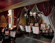 Фото интерьера зала магазина в стиле классика