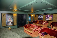 Фото интерьера домашнего кинотеатра дома в английском стиле
