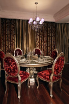 Фото интерьера столовой квартиры в стиле классика