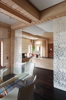 Фото интерьера гостиной небольшого дома в эко стиле