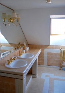 Фото интерьера санузла дома в неоклассике