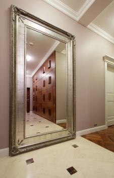 Фото интерьера входной зоны квартиры в стиле неоклассика