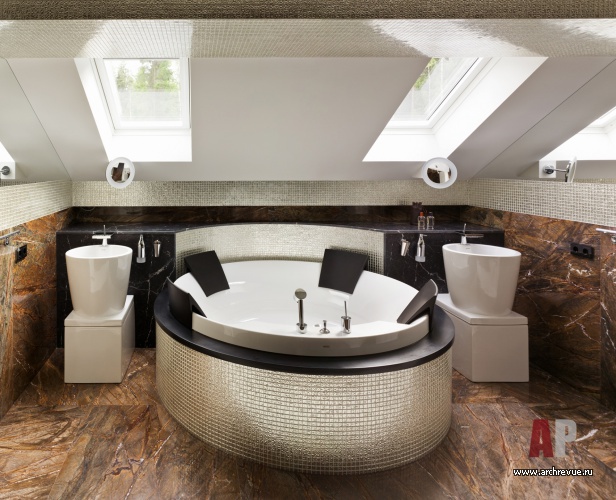 Фото интерьера ванной дома в стиле ар-деко