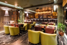 Фото интерьера бара ресторана в современном стиле