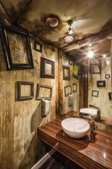 Фото интерьера санузла ресторана в современном стиле