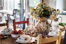 Фото интерьера столовой небольшого дома в эко стиле