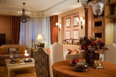 Фото интерьера столовой квартиры в стиле неоклассика