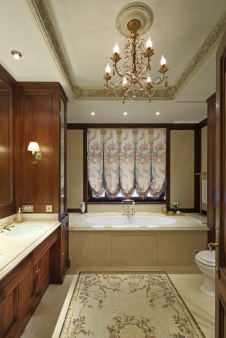 Фото интерьера ванной квартиры в дворцовом стиле