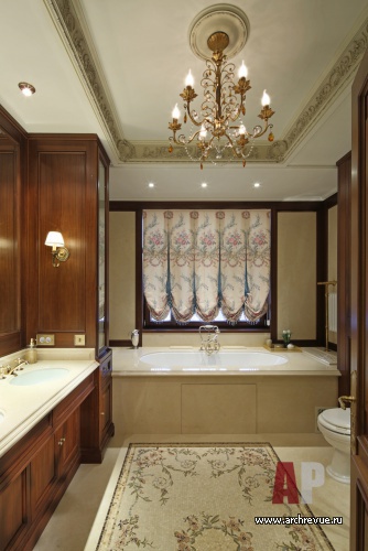 Фото интерьера ванной квартиры в дворцовом стиле