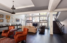 Фото интерьера гостиной дома в неоклассическом стиле