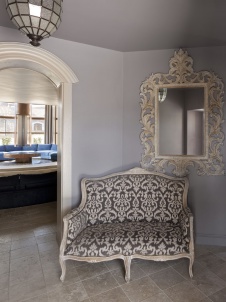 Фото интерьера входной зоны небольшого дома в стиле фьюжн